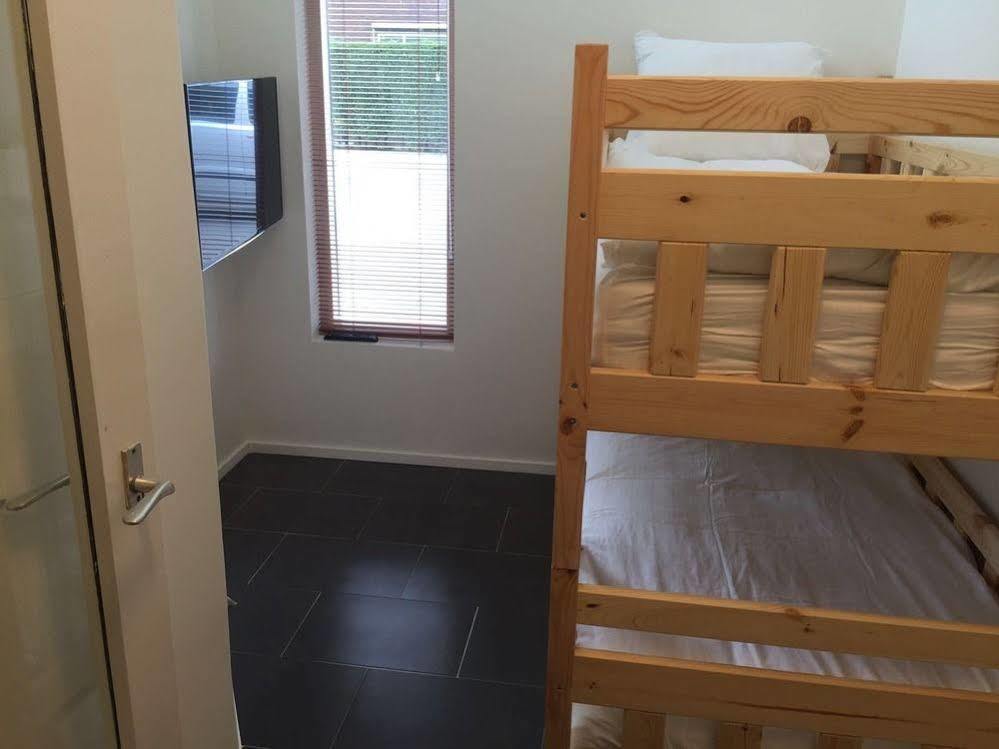 Budget Hotel De Witte Hoeck Amsterdam Wormerveer Esterno foto