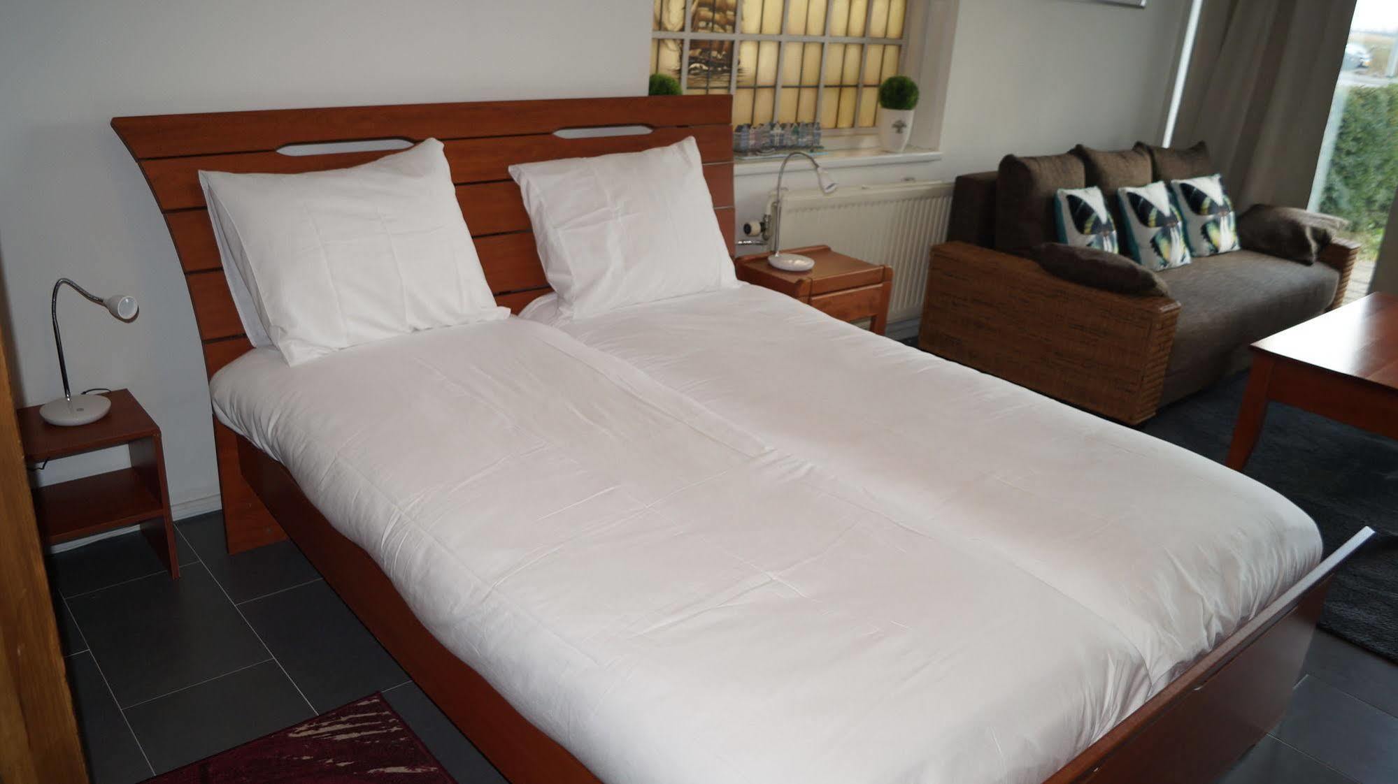 Budget Hotel De Witte Hoeck Amsterdam Wormerveer Esterno foto